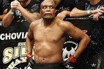 Ufc_117_anderson_silva_trouble_crop_150x100