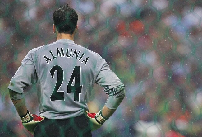 PARIS - MAY 17:  Manuel Almunia of Arsenal looks dejected during the UEFA Champions League Final between Arsenal and Barcelona at the Stade de France on May 17, 2006 in Paris, France.  (Photo by Laurence Grifftihs/Getty Images)