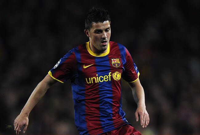 BARCELONA, SPAIN - MARCH 08:  David Villa of FC Barcelona runs with the ball during the UEFA Champions League round of 16 second leg match between Barcelona and Arsenal at the Camp Nou stadium on March 8, 2011 in Barcelona, Spain.  Barcelona won 3-1.  (Photo by David Ramos/Getty Images)