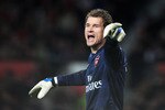 MANCHESTER, UNITED KINGDOM - FEBRUARY 16:  Jens Lehmann  of Arsenal shouts to his team mates during the FA Cup sponsored by E.ON 5th Round match between Manchester United and Arsenal at Old Trafford on February 16, 2008 in Manchester, England.  (Photo by Laurence Griffiths/Getty Images)