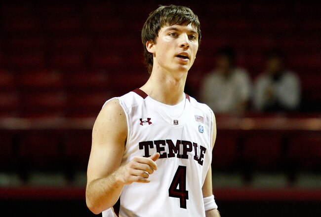 PHILADELPHIA, PA - DECEMBER 18:  Juan Fernandez #4 of the Temple Owls looks on against the Northern Illinois Huskies at the Liacouras Center on December 18, 2010 in Philadelphia, Pennsylvania.  (Photo by Chris Chambers/Getty Images)