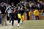 PITTSBURGH, PA - JANUARY 23:  Running back Rashard Mendenhall #34 of the Pittsburgh Steelers runs with the ball against the New York Jets during the 2011 AFC Championship game at Heinz Field on January 23, 2011 in Pittsburgh, Pennsylvania. The Steelers won 24-19. (Photo by Al Bello/Getty Images)