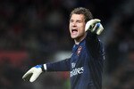 MANCHESTER, UNITED KINGDOM - FEBRUARY 16:  Jens Lehmann  of Arsenal shouts to his team mates during the FA Cup sponsored by E.ON 5th Round match between Manchester United and Arsenal at Old Trafford on February 16, 2008 in Manchester, England.  (Photo by Laurence Griffiths/Getty Images)
