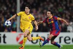 BARCELONA, SPAIN - MARCH 08:   Samir Nasri (L) of Arsenal is challenged by Xavi Hernandez of Barcelona during the UEFA Champions League round of 16 second leg match between Barcelona and Arsenal at the Nou Camp Stadium on March 8, 2011 in Barcelona, Spain.  (Photo by Shaun Botterill/Getty Images)