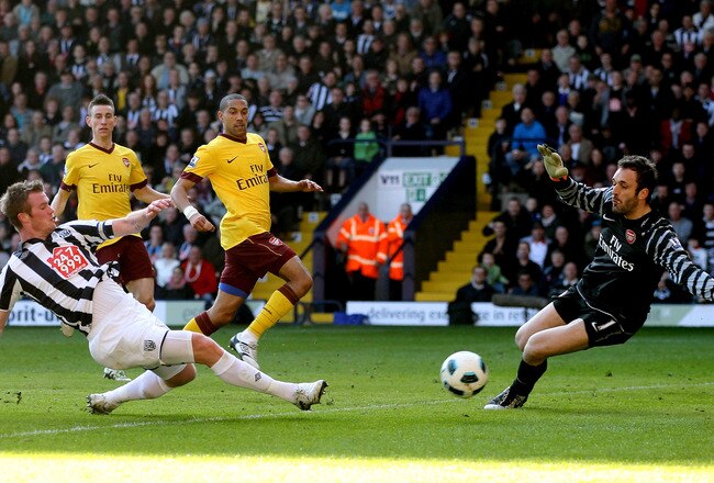 WEST BROMWICH, ENGLAND - MARCH 19:  Chris Brunt of WBA (L) shoots past Arsenal's Manuel Almunia during the Barclays Premier League match between West Bromwich Albion and Arsenal at The Hawthorns on March 19, 2011 in West Bromwich, England.  (Photo by Scott Heavey/Getty Images)