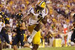 BATON ROUGE, LA - SEPTEMBER 25:  Patrick Peterson #7 of the Louisiana State Univeristy Tigers celebrates after scoring a touchdown by posing as the Heisman Trophy against the West Virginia Mountaineers at Tiger Stadium on September 25, 2010 in Baton Rouge, Louisiana.  (Photo by Chris Graythen/Getty Images)