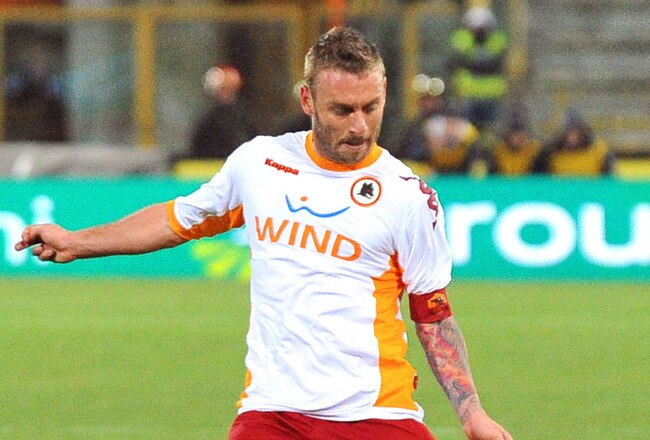 BOLOGNA, ITALY - FEBRUARY 23:  Daniele De Rossi captain of Roma in action during the Serie A match between Bologna FC and AS Roma at Stadio Renato Dall'Ara on February 23, 2011 in Bologna, Italy.  (Photo by Roberto Serra/Getty Images)