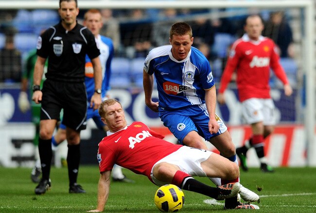 WIGAN, ENGLAND - FEBRUARY 26:  James McCarthy of Wigan Athletic competes with Paul Scholes of Manchester United during the Barclays Premier League match between Wigan Athletic and Manchester United at the DW Stadium on February 26, 2011 in Wigan, England. (Photo by Mike Hewitt/Getty Images)