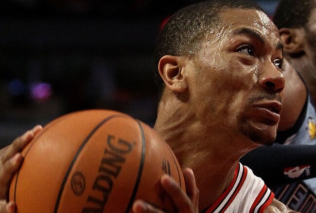 CHICAGO, IL - MARCH 25: Derrick Rose #1 of the Chicago Bulls drives against the Memphis Grizzlies at the United Center on March 25, 2011 in Chicago, Illinois. The Bulls defeated the Grizzlies 99-96. NOTE TO USER: User expressly acknowledges and agrees that, by downloading and/or using this photograph, User is consenting to the terms and conditions of the Getty Images License Agreement. (Photo by Jonathan Daniel/Getty Images)