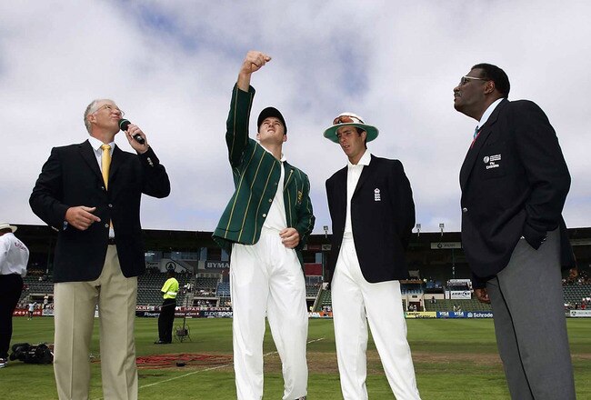 PORT ELIZABETH, SOUTH AFRICA - DECEMBER 17:  Graeme Smith of South Africa makes and wins the toss and elects to bat whilst Michael Vaughan and Clive Lloyd look on during day one of the first Test Match between South Africa and England at St. Georges Park on December 17, 2004 in Port Elizabeth, South Africa. (Photo by Paul Gilham/Getty Images)