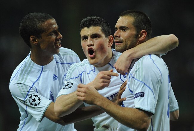 MILAN, ITALY - APRIL 05:  Edu (R) of Schalke 04 celebrates with his team mates after scoring during the UEFA Champions League Quarter Final match between FC Internazionale Milano and Schalke 04 at San Siro Stadium on April 5, 2011 in Milan, Italy.  (Photo by Valerio Pennicino/Getty Images)