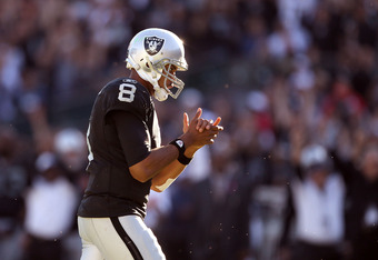 OAKLAND, CA - OCTOBER 31: Jason Campbell #8 of the Oakland Raiders claps his hands after the Raiders scored their last touchdown against the Seattle Seahawks at Oakland-Alameda County Coliseum on October 31, 2010 in Oakland, California. (Photo by Ezra Shaw/Getty Images)