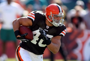 MIAMI - DECEMBER 05: Running back Peyton Hillis #40 of the Cleveland Browns carries against the Miami Dolphins at Sun Life Stadium on December 5, 2010 in Miami, Florida.  (Photo by Marc Serota/Getty Images)