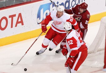 GLENDALE, AZ - MARCH 05:  Johan Franzen #93 of the Detroit Red Wings skates with the puck past Lee Stempniak #22 of the Phoenix Coyotes during the second period of the NHL game at Jobing.com Arena on March 5, 2011 in Glendale, Arizona.  (Photo by Christian Petersen/Getty Images)
