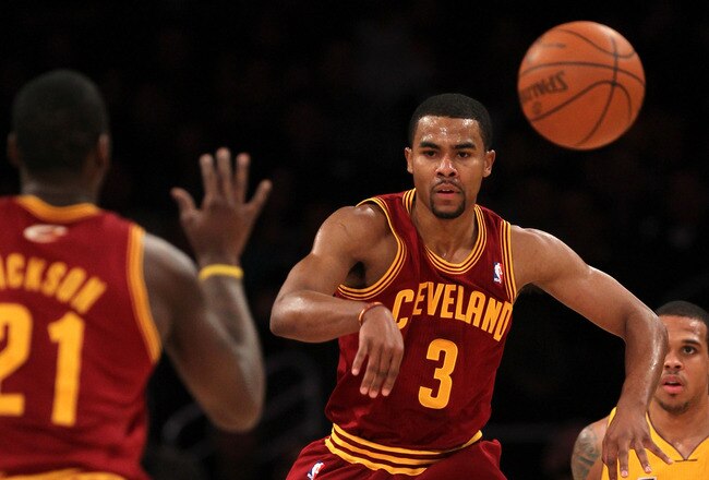 LOS ANGELES, CA - JANUARY 11:  Ramon Sessions #3 of the Cleveland Cavaliers throws a pass to J.J. Hickson #21 in the game against the Los Angeles Lakers at Staples Center on January 11, 2011 in Los Angeles, California.   NOTE TO USER: User expressly acknowledges and agrees that, by downloading and or using this photograph, User is consenting to the terms and conditions of the Getty Images License Agreement. (Photo by Stephen Dunn/Getty Images)