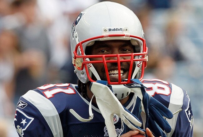 FOXBORO, MA - SEPTEMBER 26:  Randy Moss #81 of the New England Patriots participates in pregame drills before a game against the Buffalo Bills at Gillette Stadium on September 26, 2010 in Foxboro, Massachusetts. (Photo by Jim Rogash/Getty Images)