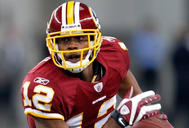 ARLINGTON, TX - NOVEMBER 22:  Wide receiver Malcolm Kelly #12 of the Washington Redskins at Cowboys Stadium on November 22, 2009 in Arlington, Texas.  (Photo by Ronald Martinez/Getty Images)