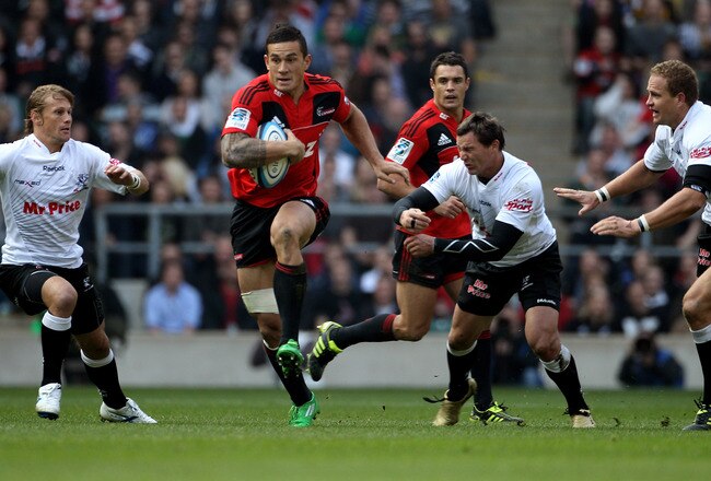 LONDON, ENGLAND - MARCH 27:  Sonny Bill Williams (2L)  of the Crusaders makes a run during the round six Super Rugby match between the Crusaders and the Sharks at Twickenham Stadium on March 27, 2011 in London, United Kingdom.  (Photo by David Rogers/Getty Images)
