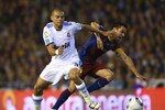 VALENCIA, BARCELONA - APRIL 20: Xavi Hernandez (r) of Barcelona and Pepe of Real Madrid competes for the ball during the Copa del Rey final match between Real Madrid and Barcelona at Estadio Mestalla on April 20, 2011 in Valencia, Spain.  (Photo by Manuel Queimadelos Alonso/Getty Images)