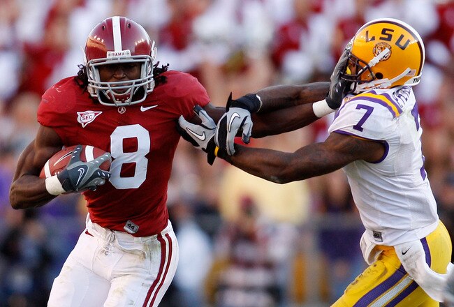 BATON ROUGE, LA - NOVEMBER 06:  Julio Jones #8 of the Alabama Crimson Tide avoids a tackle by Patrick Peterson #7 of the Louisiana State University Tigers at Tiger Stadium on November 6, 2010 in Baton Rouge, Louisiana.  The Tigers defeated the Crimson Tide 24-21.  (Photo by Chris Graythen/Getty Images)