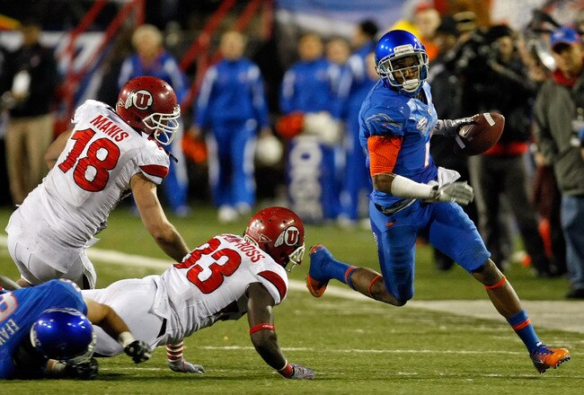 LAS VEGAS, NV - DECEMBER 22:  Titus Young #1 of the Boise State Broncos runs for yardage around Chad Manis #18 and Justin Taplin-Ross #33 of the Utah Utes during the MAACO Bowl Las Vegas at Sam Boyd Stadium December 22, 2010 in Las Vegas, Nevada. Boise State Won 26-3.  (Photo by Ethan Miller/Getty Images)