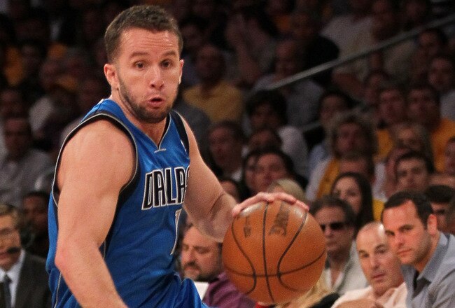 LOS ANGELES, CA - MAY 04:  Jose Juan Barea #11 of the Dallas Mavericks moves the ball while taking on the Los Angeles Lakers in Game Two of the Western Conference Semifinals in the 2011 NBA Playoffs at Staples Center on May 4, 2011 in Los Angeles, California. NOTE TO USER: User expressly acknowledges and agrees that, by downloading and or using this photograph, User is consenting to the terms and conditions of the Getty Images License Agreement.  (Photo by Stephen Dunn/Getty Images)