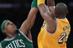 LOS ANGELES, CA - JANUARY 30:  Kobe Bryant #24  of the Los Angeles Lakers is defended by Paul Pierce #34 of the Boston Celtics in the second half at Staples Center on January 30, 2011 in Los Angeles, California. The Celtics defeated the Lakers 109-96.  (Photo by Jeff Gross/Getty Images)