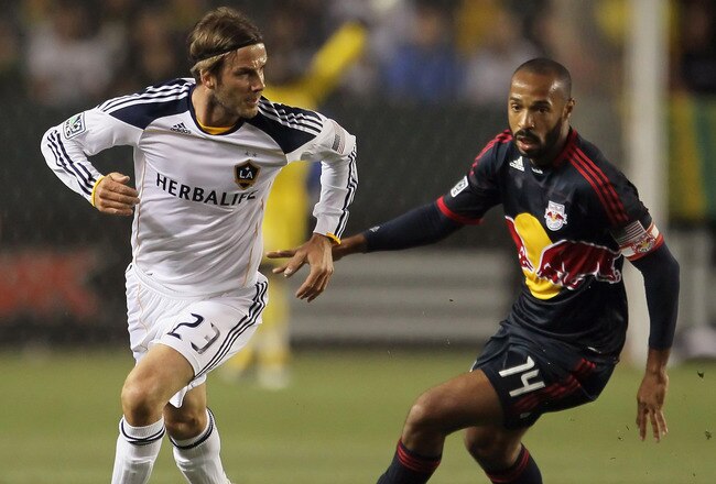 CARSON, CA - MAY 07:  David Beckham #23 of the Los Angeles Galaxy is pursued by Thierry Henry #14 of the New York Red Bulls in the first half at The Home Depot Center on May 7, 2011 in Carson, California. The Red Bulls and Galaxy played to a 1-1 draw.  (Photo by Jeff Gross/Getty Images)