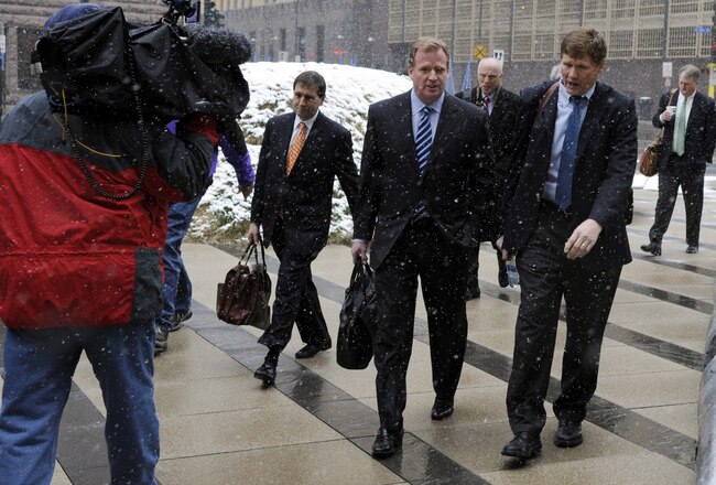 MINNEAPOLIS, MN - APRIL 20: NFL lawyer Jeff Pash (L), NFL Commissioner Roger Goodell and Mark Murphy, president of the Green Bay Packers arrive for court ordered mediation at the U.S. Courthouse on April 20, 2011 in Minneapolis, Minnesota. Mediation was order after a hearing on an antitrust lawsuit filed by NFL players against the NFL owners after labor talks between the two broke down last month. (Photo by Hannah Foslien /Getty Images)