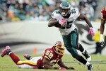 PHILADELPHIA - OCTOBER 03:  LeSean McCoy #25 of the Philadelphia Eagles runs the ball past Rocky McIntosh #52 of the Washington Redskins on October 3, 2010 at Lincoln Financial Field in Philadelphia, Pennsylvania.  (Photo by Jim McIsaac/Getty Images)