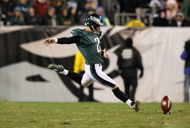 PHILADELPHIA, PA - DECEMBER 02:  Place kicker David Akers #2 of the Philadelphia Eagles kicks the ball off against the Houston Texans at Lincoln Financial Field on December 2, 2010 in Philadelphia, Pennsylvania.  (Photo by Jim McIsaac/Getty Images)
