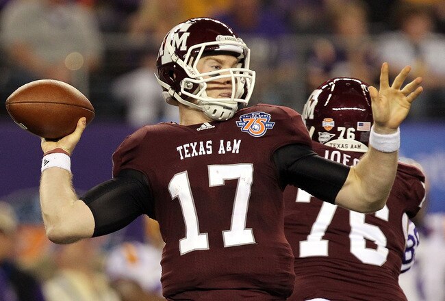 ARLINGTON, TX - JANUARY 07:  Quarterback Ryan Tannehill #17 of the Texas A&M Aggies throws against the LSU Tigers during the AT&T Cotton Bowl at Cowboys Stadium on January 7, 2011 in Arlington, Texas.  (Photo by Ronald Martinez/Getty Images)