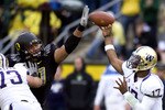 EUGENE, OR - NOVEMBER 06: Defensive tackle Ricky Heimuli #90 of the Oregon Ducks knocks down the pass of quarterback Keith Price #17 of the Washington Huskies in the fourth quarter of the game at Autzen Stadium on November 6, 2010 in Eugene, Oregon. The Ducks won the game 53-16. (Photo by Steve Dykes/Getty Images)