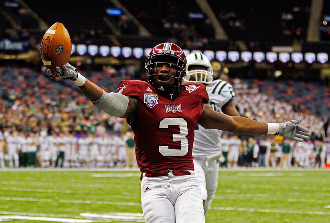 NEW ORLEANS, LA - DECEMBER 18:  Jerrel Jernigan #3 of the Troy University Trojans scores a touchdown over Donovan Fletcher #29 of the Ohio University Bobcats during the R&L Carriers New Orleans Bowl at the Louisiana Superdome on December 18, 2010 in New Orleans, Louisiana.  (Photo by Chris Graythen/Getty Images)