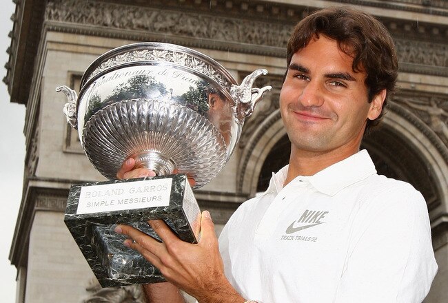 PARIS - JUNE 08:  Roger Federer of Switzerland poses with his French Open winners trophy at the Arc de Triomphe on June 8, 2009 in Paris, France.  (Photo by Ryan Pierse/Getty Images)