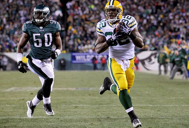 PHILADELPHIA, PA - JANUARY 09:  Brandon Jackson #32 of the Green Bay Packers scores a touchdown in the third quarter against the Philadelphia Eagles during the 2011 NFC wild card playoff game at Lincoln Financial Field on January 9, 2011 in Philadelphia, Pennsylvania.  (Photo by Michael Heiman/Getty Images)