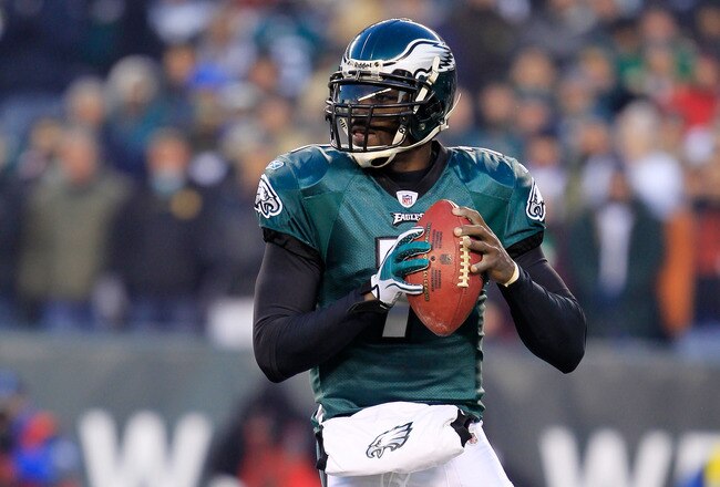 PHILADELPHIA, PA - JANUARY 09:  Michael Vick #7 of the Philadelphia Eagles drops back against the Green Bay Packers during the 2011 NFC wild card playoff game at Lincoln Financial Field on January 9, 2011 in Philadelphia, Pennsylvania.  (Photo by Chris Trotman/Getty Images)
