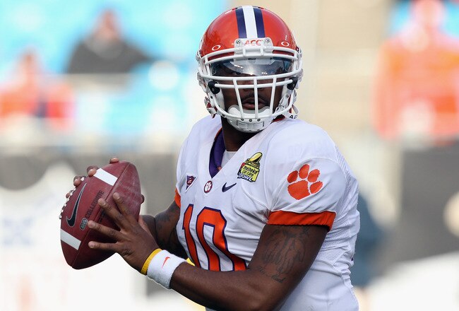 CHARLOTTE, NC - DECEMBER 31:  Tajh Boyd #10 of the Clemson Tigers drops back to pass against the USF Bulls during their game at Bank of America Stadium on December 31, 2010 in Charlotte, North Carolina.  (Photo by Streeter Lecka/Getty Images)