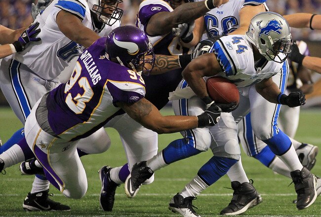MINNEAPOLIS - SEPTEMBER 26:  Running back Jahvid Best #44 of the Detroit Lions is pursued by Kevin Williams #93 of the Minnesota Vikings during the first half at Mall of America Field on September 26, 2010 in Minneapolis, Minnesota. The Vikings defeated the Lions 24-10.  (Photo by Jeff Gross/Getty Images)