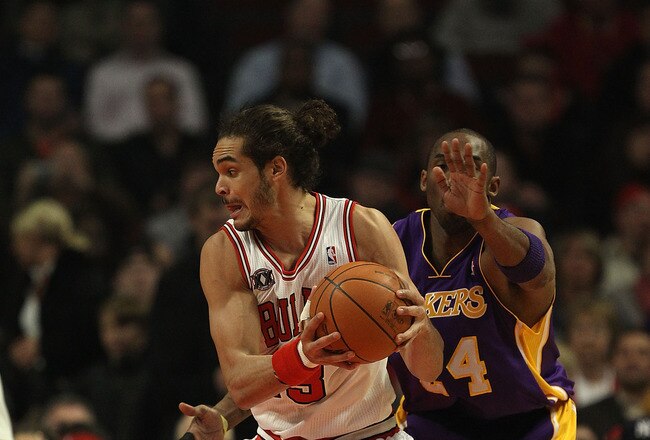 CHICAGO, IL - DECEMBER 10: Joakim Noah #13 of the Chicago Bulls moves past Kobe Bryant #24 of the Los Angeles Lakers at the United Center on December 10, 2010 in Chicago, Illinois. The Bulls defeated the Lakers 88-84. NOTE TO USER: User expressly acknowledges and agrees that, by downloading and/or using this photograph, User is consenting to the terms and conditions of the Getty Images License Agreement. (Photo by Jonathan Daniel/Getty Images)