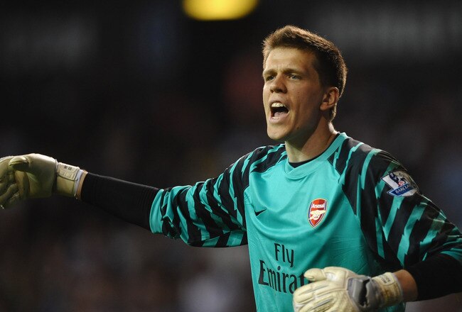 LONDON, ENGLAND - APRIL 20:  Wojciech Szczesny of Arsenal in action during the Barclays Premier League match between Tottenham Hotspur and Arsenal at White Hart Lane on April 20, 2011 in London, England.  (Photo by Laurence Griffiths/Getty Images)