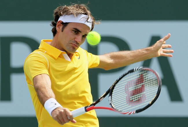 INDIAN WELLS, CA - MARCH 19:  Roger Federer of Switzerland returns a backhand to Novak Djokovic of Serbia during the semifinals of the BNP Paribas Open at the Indian Wells Tennis Garden on March 19, 2011 in Indian Wells, California.  (Photo by Jeff Gross/Getty Images)
