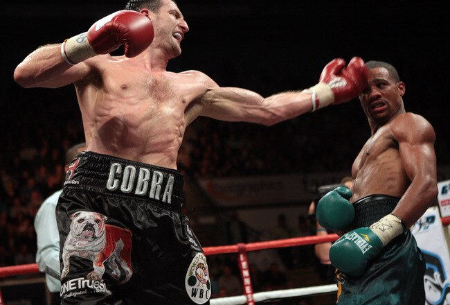 NOTTINGHAM, ENGLAND - OCTOBER 17:  Carl Froch (L) connects with a left hook as he retains his title against Andre Dirrell during their WBC Super Middleweight fight on October 17, 2009 at Trent FM Arena in Nottingham, England.  (Photo by John Gichigi/Getty Images)