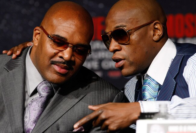 LAS VEGAS - APRIL 28:  CEO of Mayweather Promotions Leonard Ellerbe (L) talks with boxer Floyd Mayweather Jr. during the final news conference for Mayweather's bout against Shane Mosley at the MGM Grand Hotel/Casino April 28, 2010 in Las Vegas, Nevada. Mayweather and Mosley will meet in a 12-round welterweight bout on May 1, 2010 in Las Vegas.  (Photo by Ethan Miller/Getty Images)