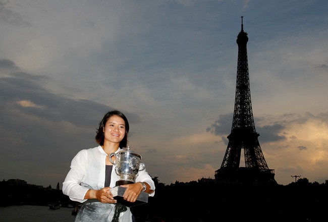 PARIS, FRANCE - JUNE 04:  Women's singles champion Na Li of China poses with the trophy by the banks of the River Seine on day fourteen of the French Open on June 4, 2011 in Paris, France.  (Photo by Matthew Stockman/Getty Images)