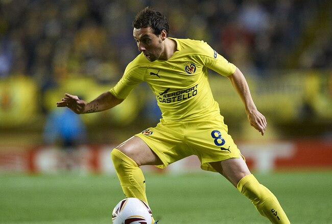 VILLAREAL, SPAIN - MARCH 17:  Santi Cazorla of Villarreal controls the ball during the UEFA Europa League round of 16 second leg match between Villarreal and Bayer Leverkusen at El Madrigal stadium on March 17, 2011 in Villareal, Spain. Villarreal won 2-1. (Photo by Manuel Queimadelos Alonso/Getty Images)