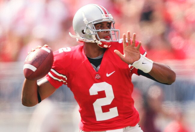 COLUMBUS, OH - SEPTEMBER 27:  Quarterback Terrell Pryor #2 of the Ohio State Buckeyes throws a pass against the Minnesota Golden Gophers on September 27, 2008 at Ohio Stadium in Columbus, Ohio.  (Photo by Jamie Sabau/Getty Images)
