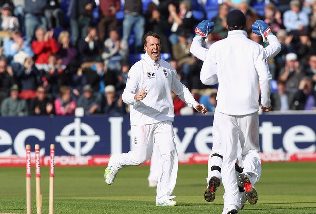 CARDIFF, WALES - MAY 26:  Graeme Swann (C) celebrates taking the wicket of Tillakaratne Dilshan during day one of the 1st npower test match between England and Sri Lanka at the Swalec Stadium on May 26, 2011 in Cardiff, Wales.  (Photo by Michael Steele/Getty Images)