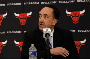 DEERFIELD, IL - JUNE 23: General Manager Gar Forman of the Chicago Bulls (L) announces that Tom Thibodeau, formally an assistant coach with the Boston Celtics, will become the new head coach of the Bulls during a press conference at the Berto Center practice facility on June 23, 2010 in Deerfield, Illinois. NOTE TO USER: User expressly acknowledges and agrees that, by downloading and/or using this Photograph, User is consenting to the terms and conditions of the Getty Images License Agreement. (Photo by Jonathan Daniel/Getty Images)