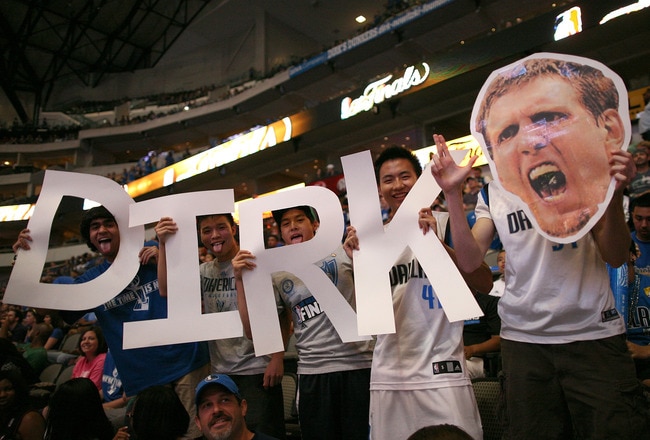 DALLAS, TX - JUNE 12:  Dallas Mavericks fans support Dirk Nowitzki at American Airlines Center during the NBA Finals watch party on June 12, 2011 in Dallas, Texas.  (Photo by Tom Pennington/Getty Images)